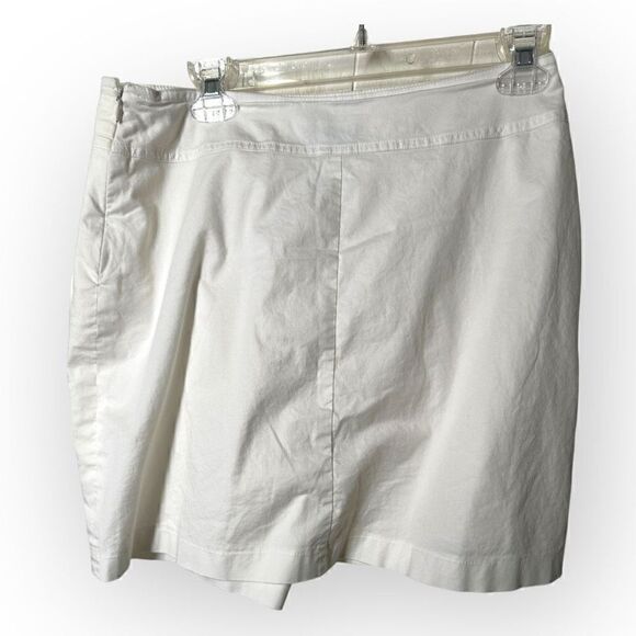Jennifer Moore White Skort built in belt Size 10 cotton/spandex blend - Picture 2 of 7